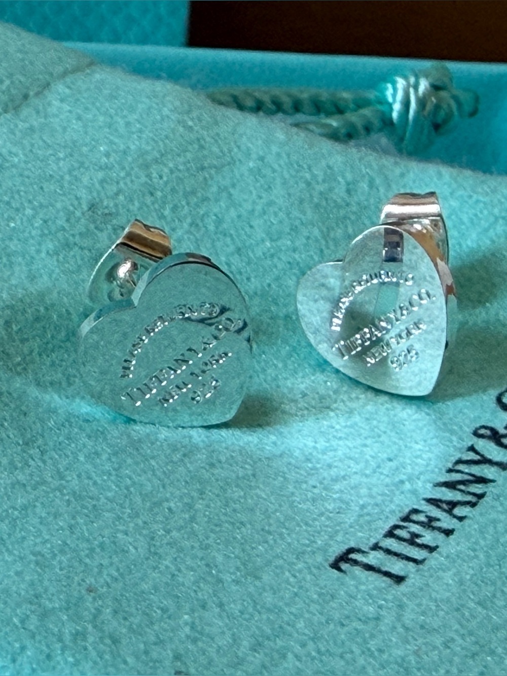 Tiffany and co mini heart earrings - Picture 2 of 14